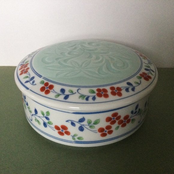 Beautiful Japanese trinket box lidded jar jewelry box floral marked - Picture 1 of 6